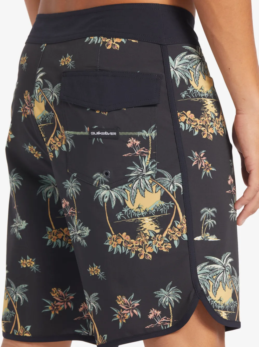 Quiksilver Boardshorts|Surfsilk Scallop 19" Boardshorts Black Palm Spritz
